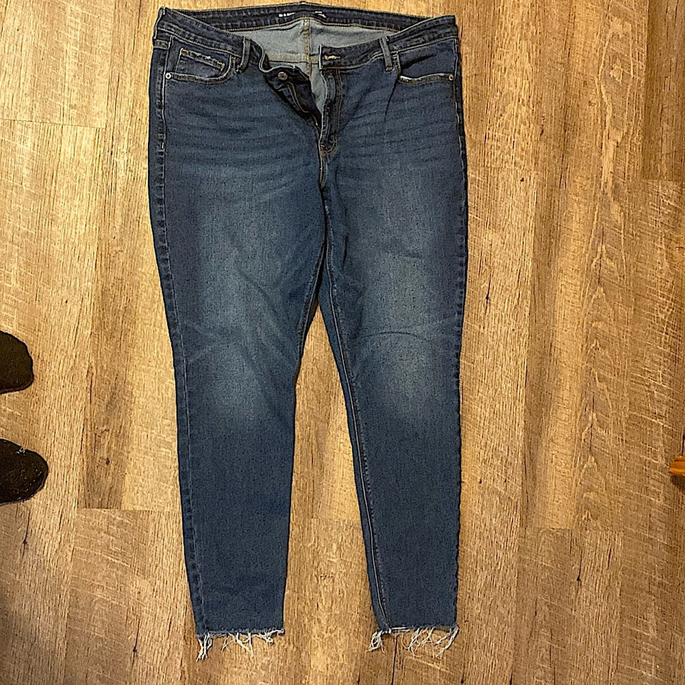 Old Navy Mid Rise Rockstar Super Skinny jeans. Size 18 tall